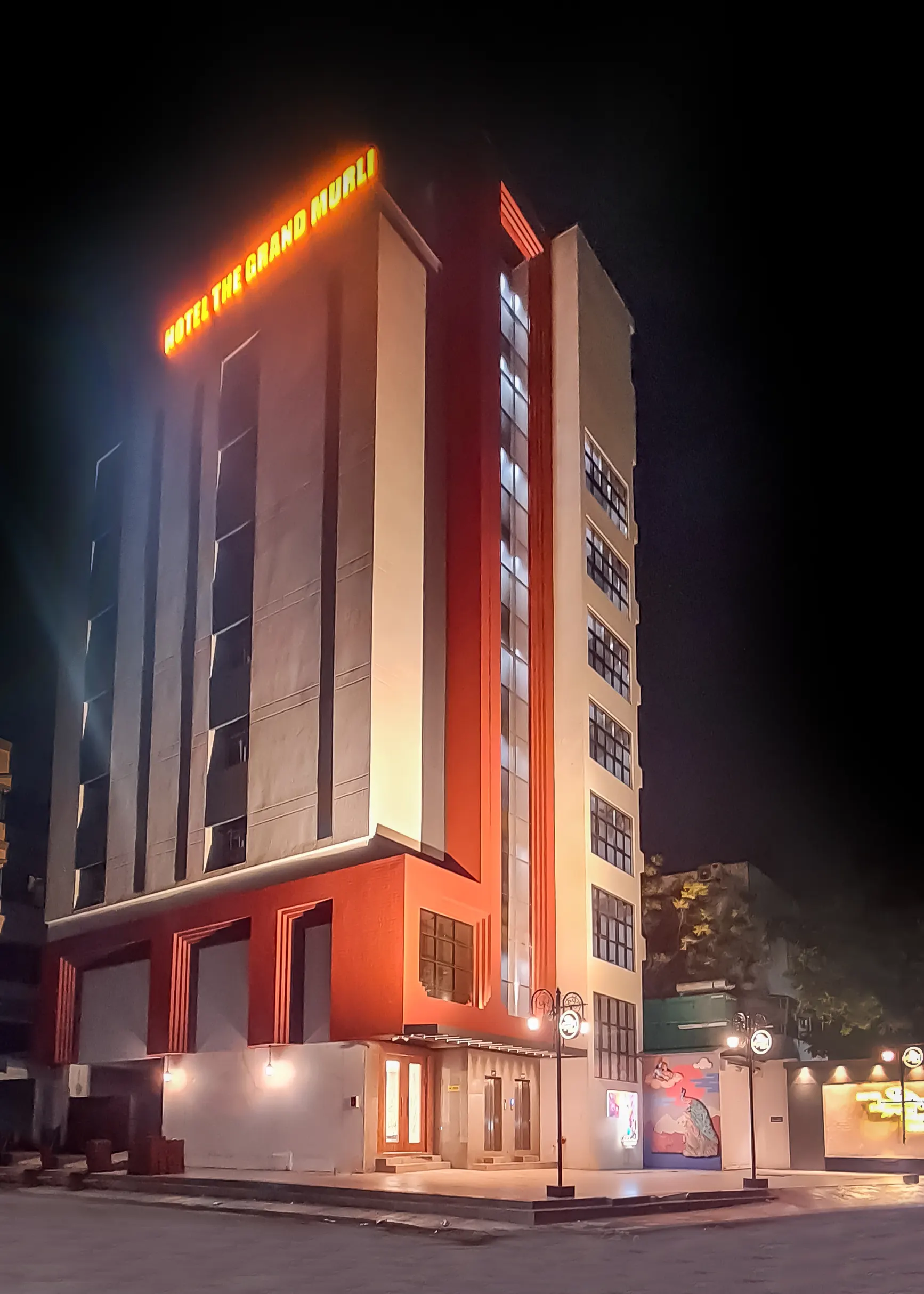 Best luxurious hotel in citylight surat